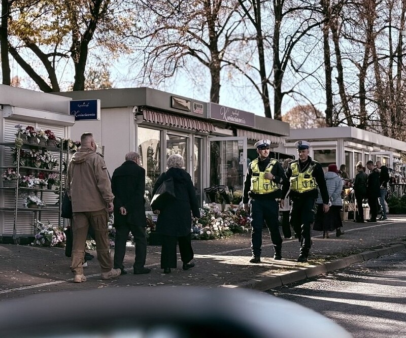 Mysłowice: Policja dbała o bezpieczeństwo na cmentarzach. Bez poważnych incydentów