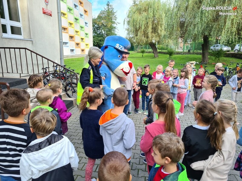 Bezpieczna droga do szkoły pod czujnym okiem policjantów