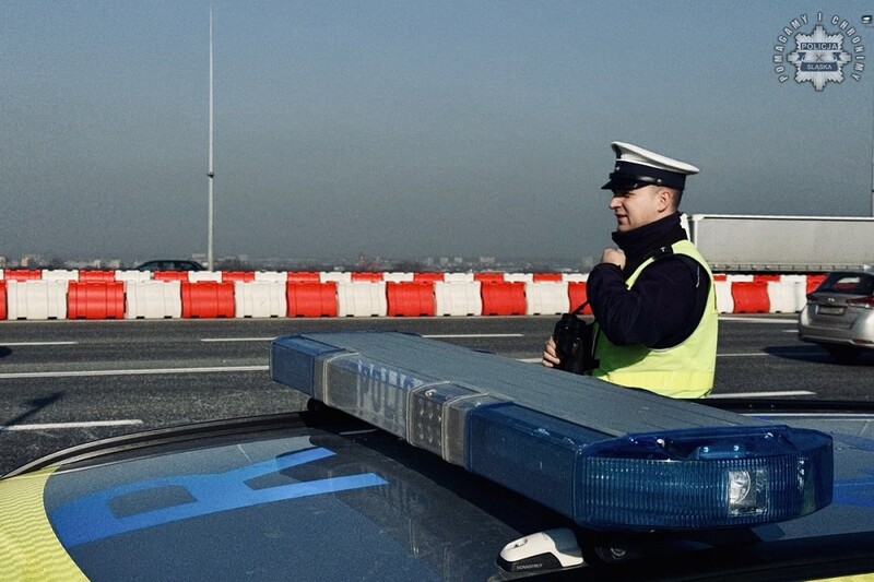 Bezpieczne ferie 2025 – policja kontroluje autokary przewożące dzieci i młodzież