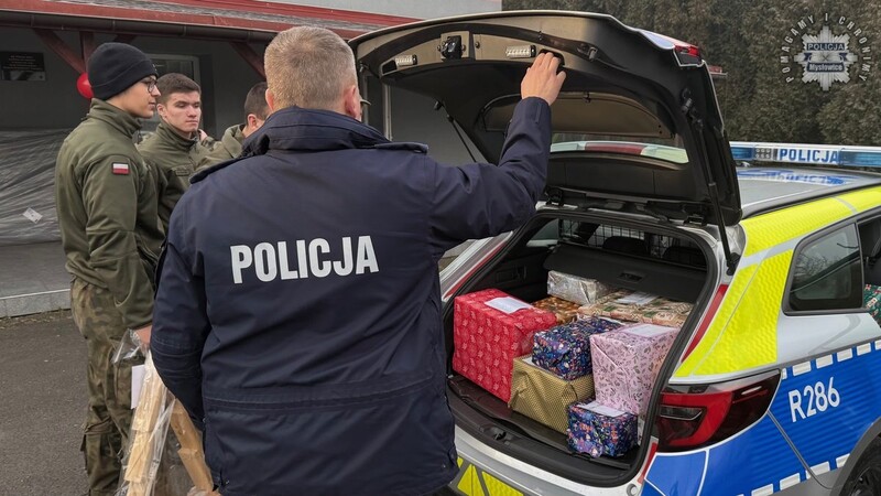 Boże Narodzenie z Szlachetną Paczką: policjanci z Mysłowic wspierają potrzebujących