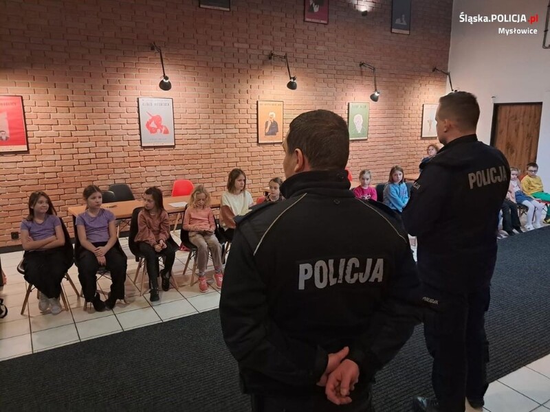 Dzielnicowi z profilaktykiem odwiedzają kolejne filie MOK-u