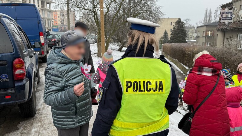 Dzień Babci i Dziadka z sercem: akcja profilaktyczna mysłowickiej drogówki