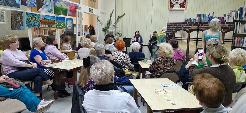 „Dzień Kobiet w Bibliotece” – magiczny wieczór z literaturą, modą i muzyką