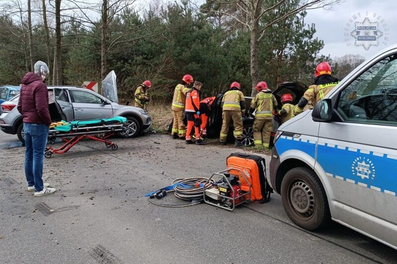 Groźny wypadek na ul. Murckowskiej. Trzy osoby w szpitalu