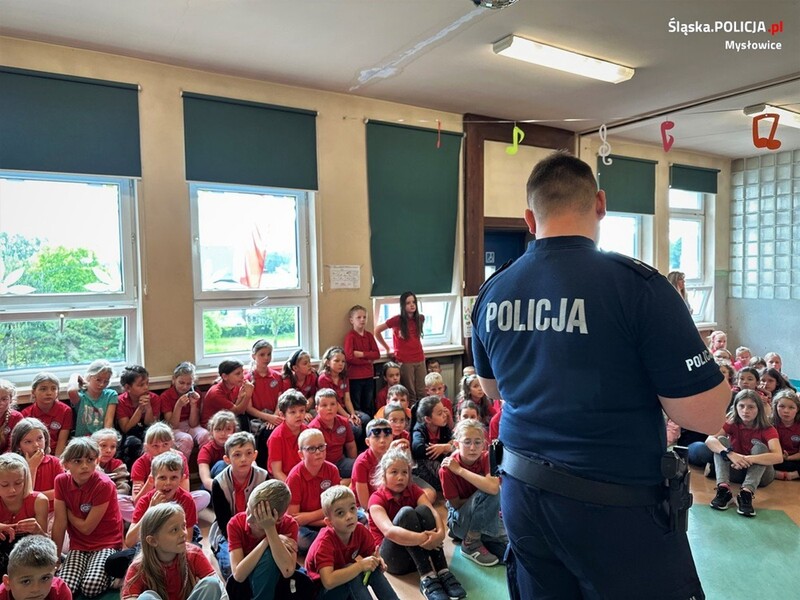 Mysłowicki profilaktyk odwiedza szkoły przed nadchodzącymi wakacjami