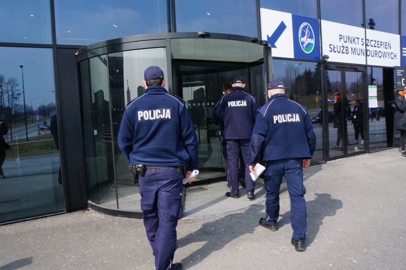 Pierwsza grupa mysłowickich policjantów przyjęła szczepionkę