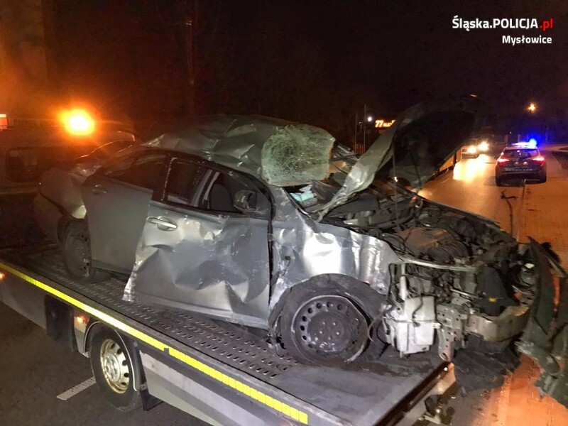 Pijany stracił panowanie nad samochodem i uderzył w słup