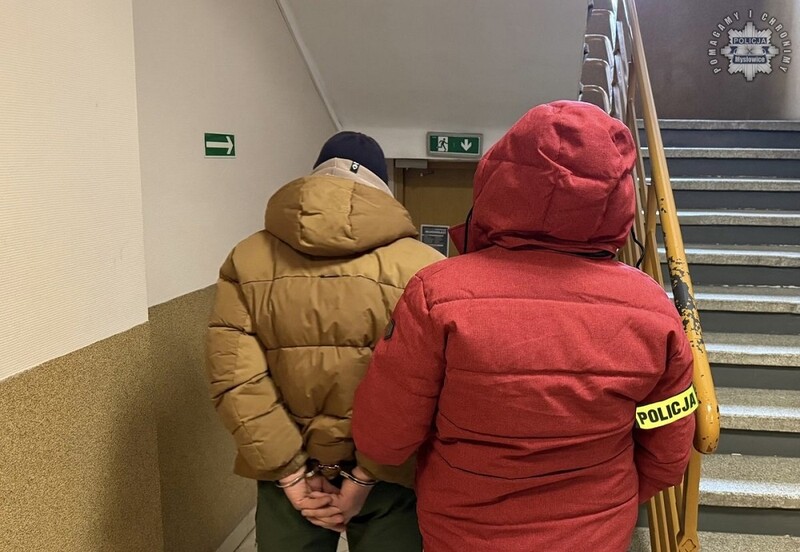 Policja zatrzymała 68-latka z nielegalnym tytoniem – straty na 75 tys. zł