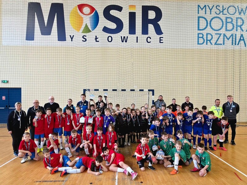 Sportowa pasja na parkiecie – emocjonujący turniej halowej piłki nożnej w Mysłowicach