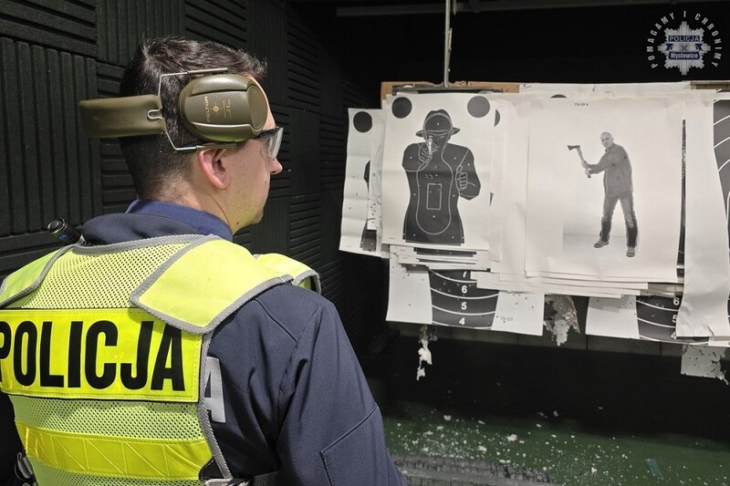 Trening strzelecki mysłowickich policjantów