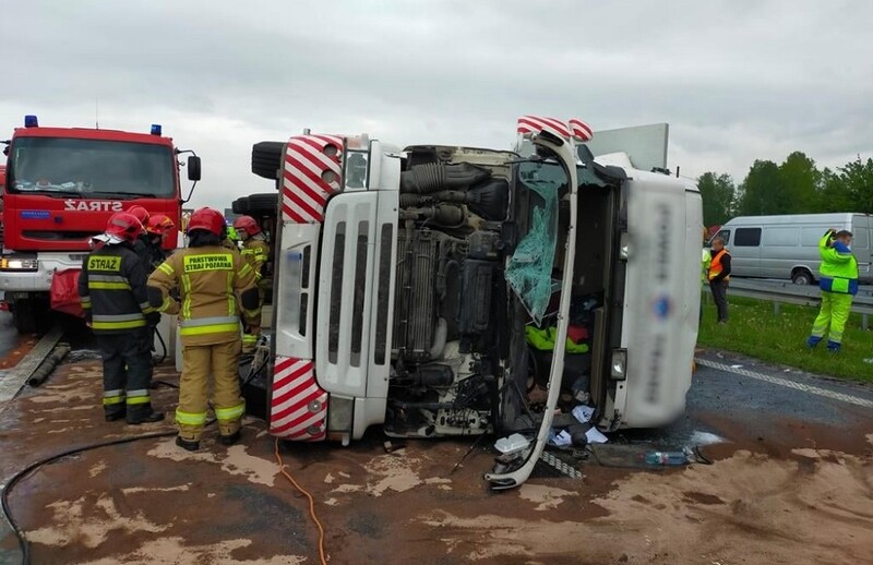 Wypadek na autostradzie A4 w Mysłowicach. Przewróciła się ciężarówka