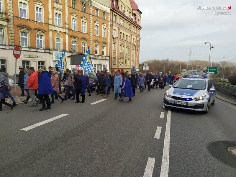 Zabezpieczenie Orszaku Trzech Króli przez mysłowickich policjantów
